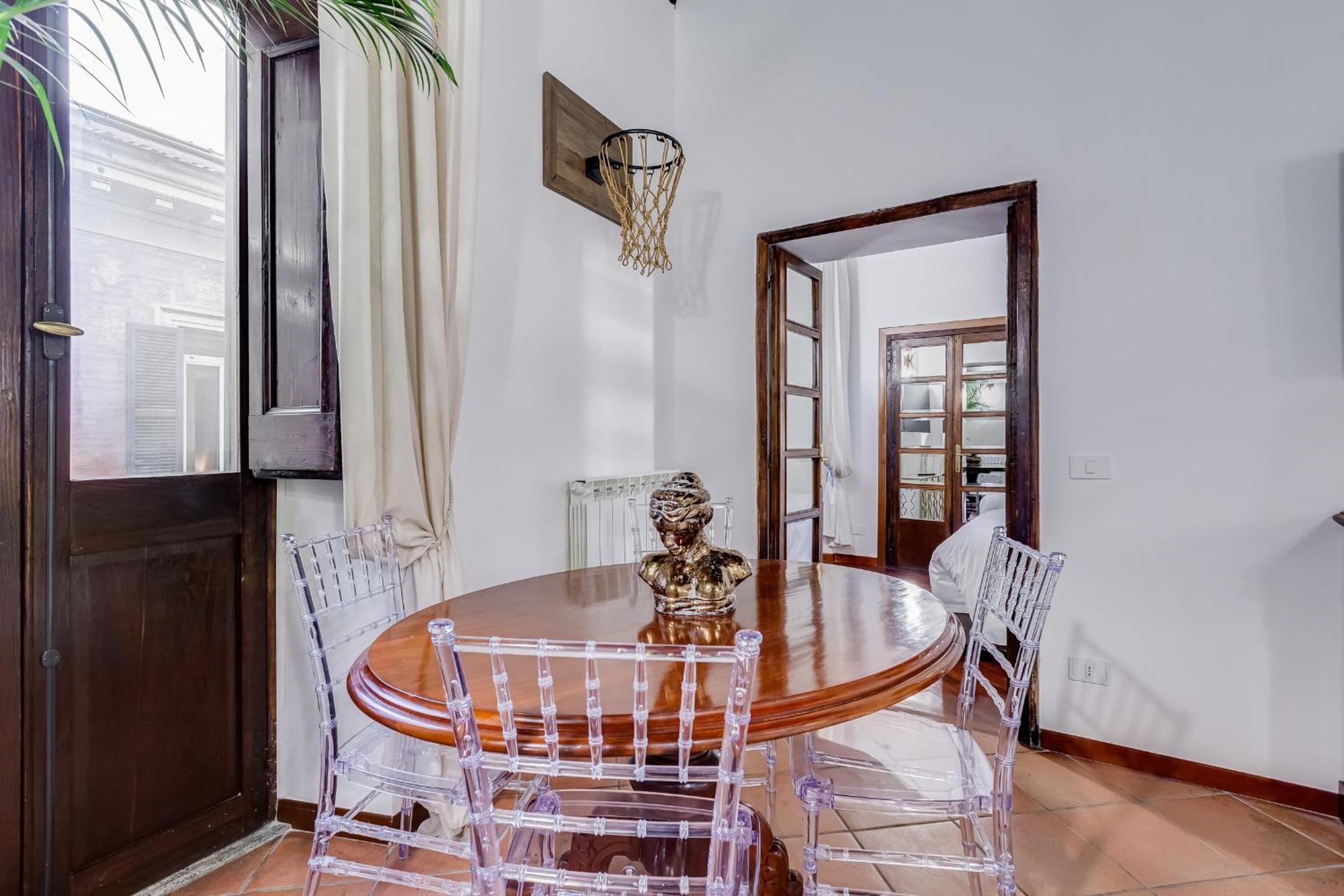 Apartment Giulio Cesare Deluxe - Spanish Step Romedreamhome Rome